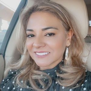 Meet your Posher, Elvia